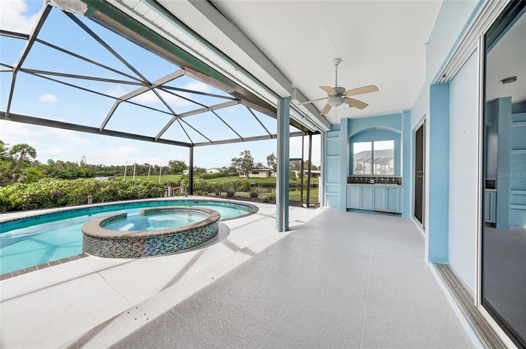 Activo con contrato: $560,000 (3 camas, 3 baños, 2397 Pies cuadrados)