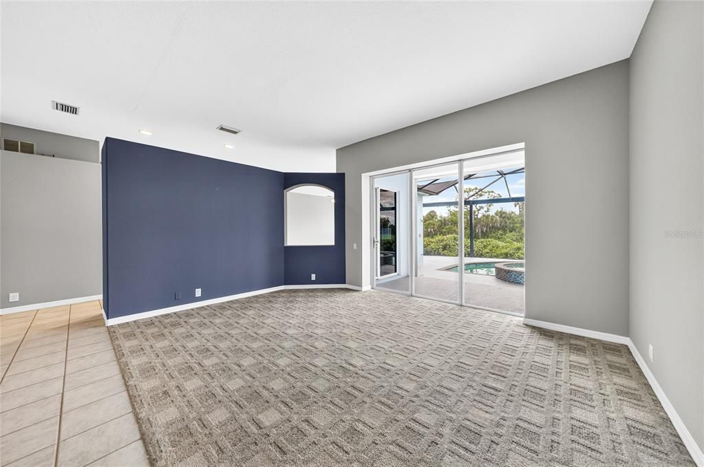 Activo con contrato: $560,000 (3 camas, 3 baños, 2397 Pies cuadrados)