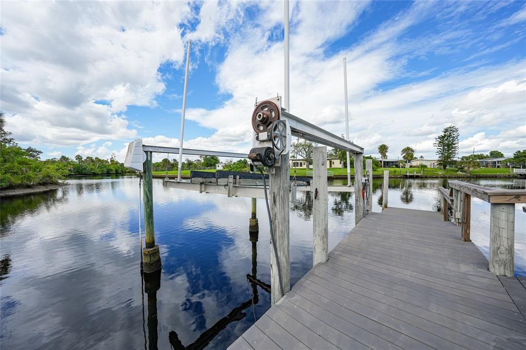 Activo con contrato: $560,000 (3 camas, 3 baños, 2397 Pies cuadrados)