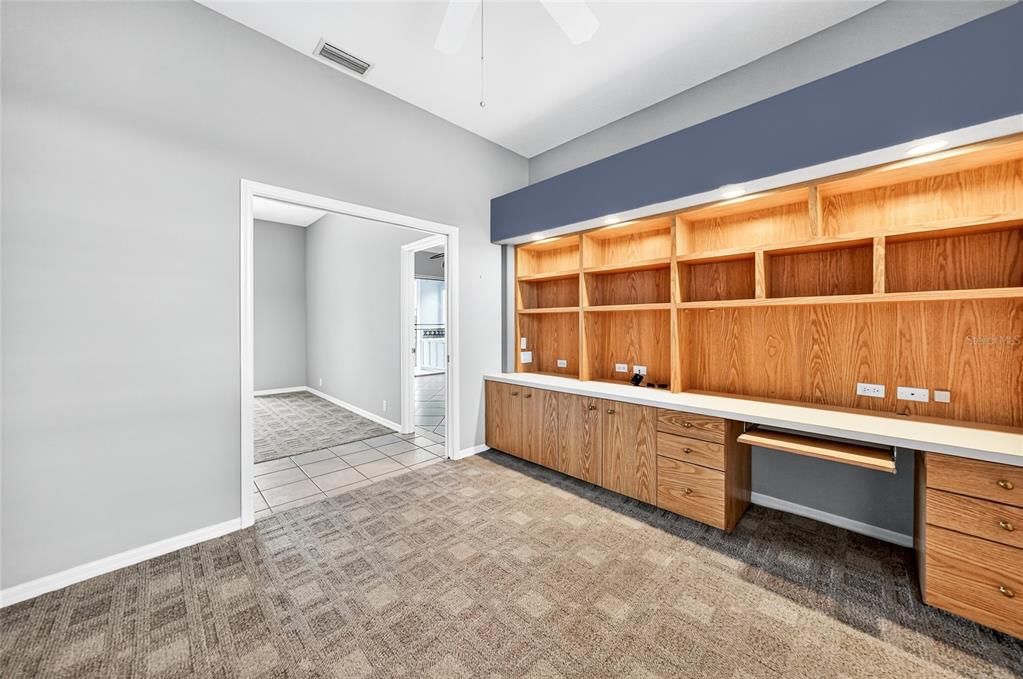 Activo con contrato: $560,000 (3 camas, 3 baños, 2397 Pies cuadrados)