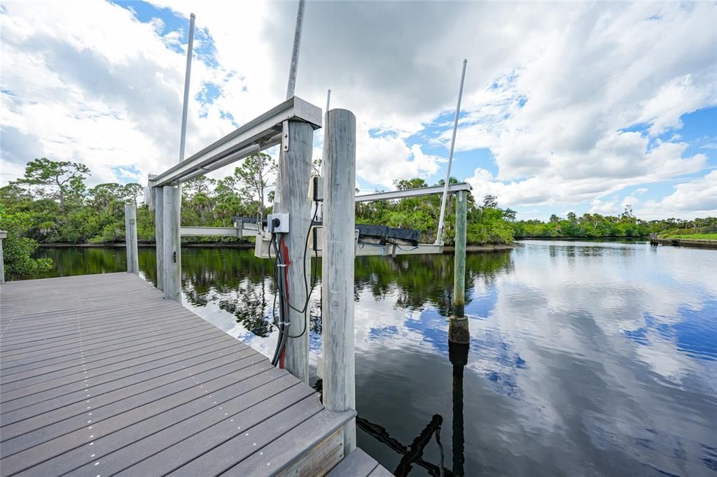 Activo con contrato: $560,000 (3 camas, 3 baños, 2397 Pies cuadrados)