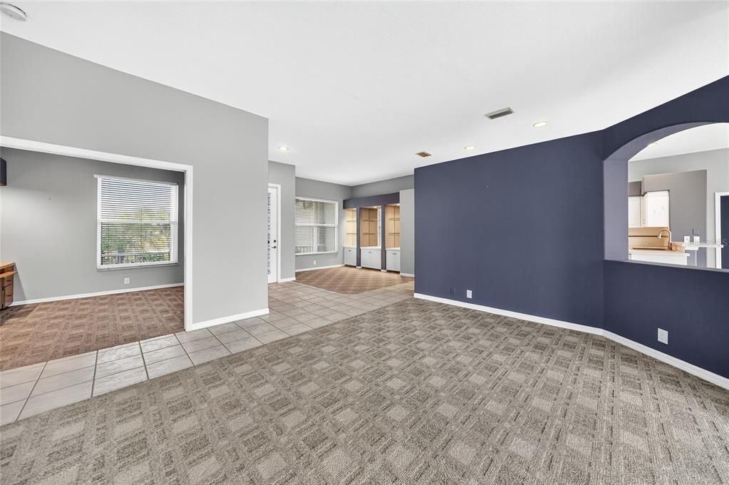 Activo con contrato: $560,000 (3 camas, 3 baños, 2397 Pies cuadrados)