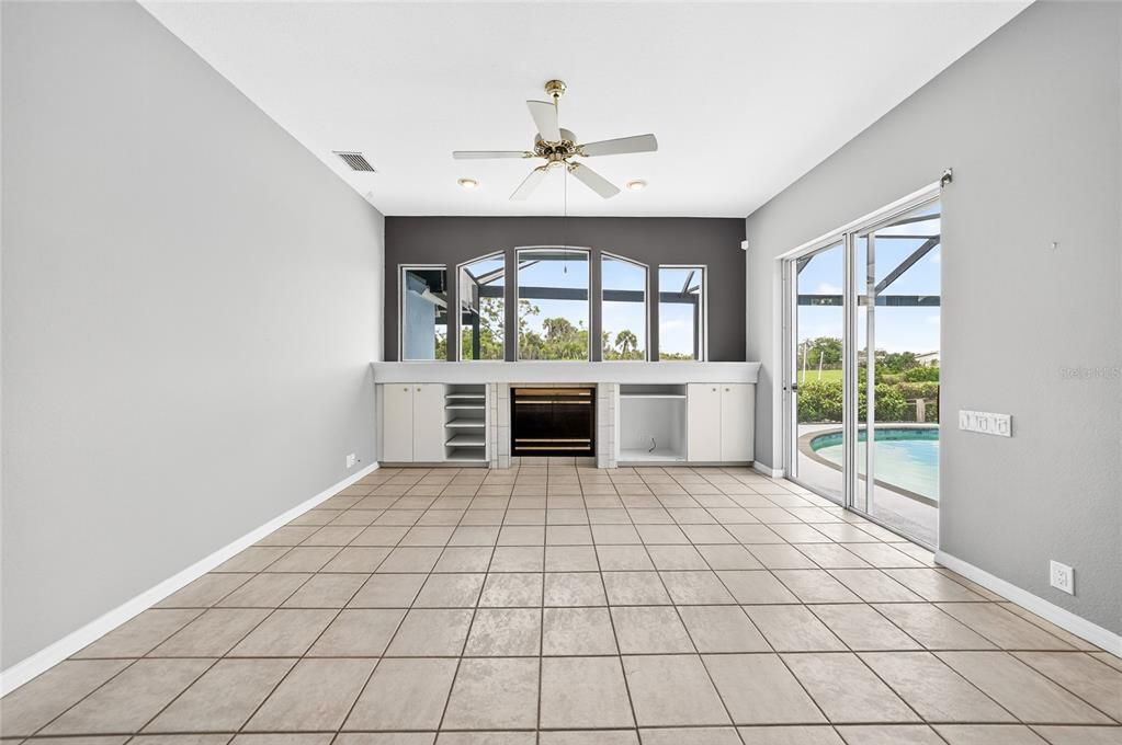 Activo con contrato: $560,000 (3 camas, 3 baños, 2397 Pies cuadrados)