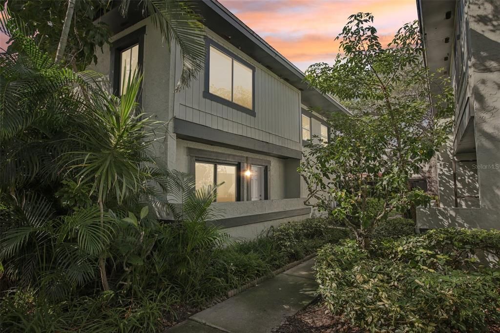 На продажу: $189,000 (2 спален, 2 ванн, 853 Квадратных фут)