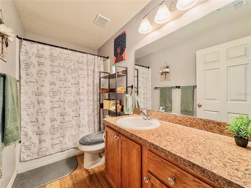 Под контрактом: $260,000 (3 спален, 1 ванн, 972 Квадратных фут)