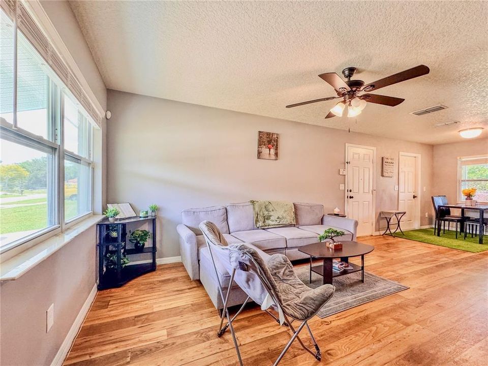 Под контрактом: $260,000 (3 спален, 1 ванн, 972 Квадратных фут)