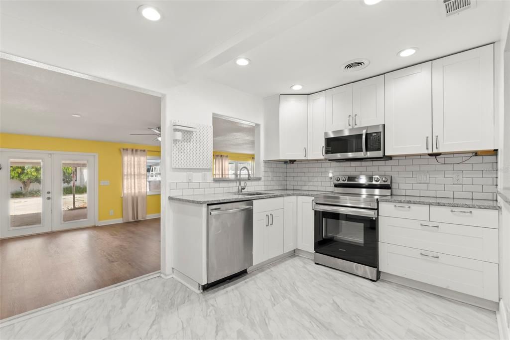 合同活跃: $540,000 (4 贝兹, 2 浴室, 1819 平方英尺)