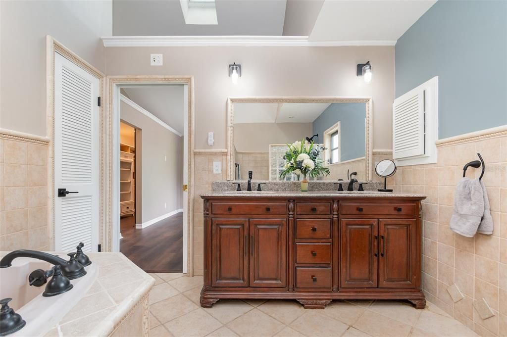 待售: $579,000 (4 贝兹, 3 浴室, 2381 平方英尺)