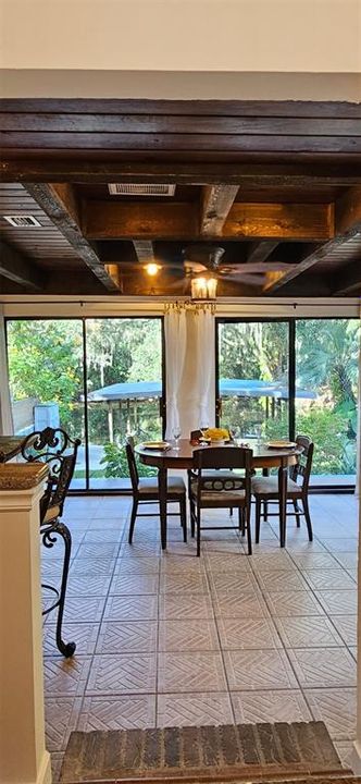 待售: $579,000 (4 贝兹, 3 浴室, 2381 平方英尺)