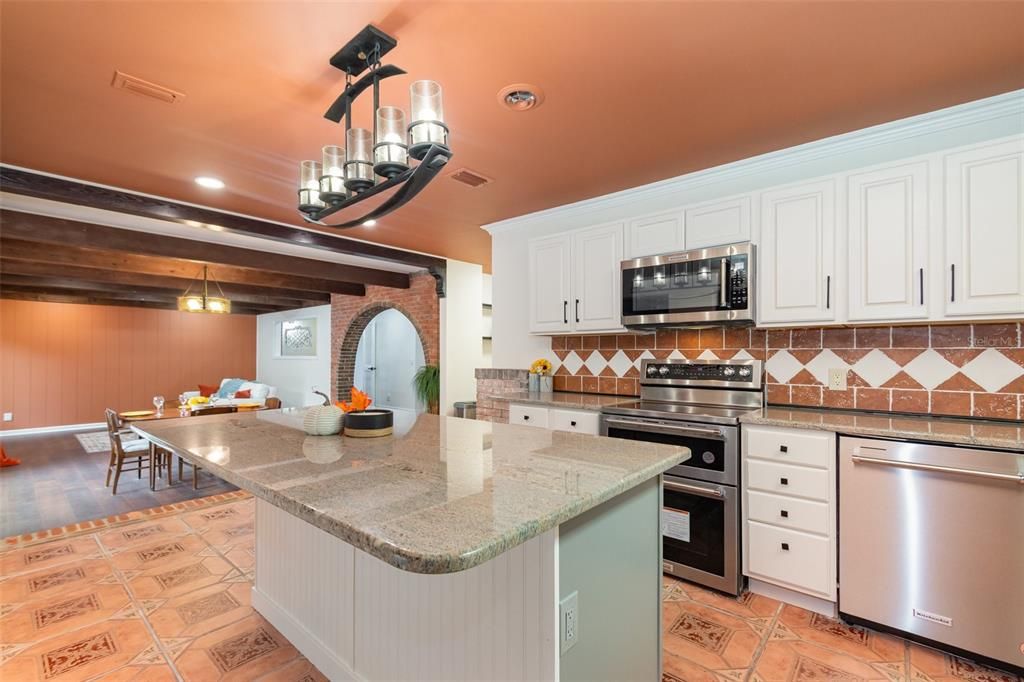 待售: $579,000 (4 贝兹, 3 浴室, 2381 平方英尺)