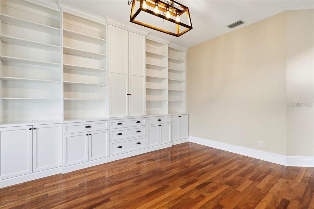 For Sale: $1,425,000 (3 beds, 3 baths, 2856 Square Feet)