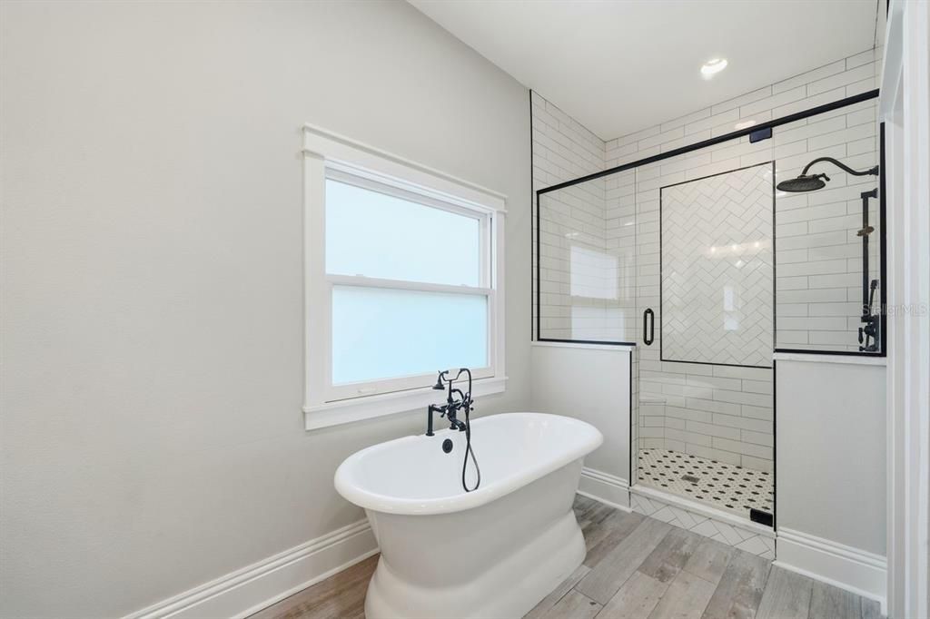 For Sale: $1,425,000 (3 beds, 3 baths, 2856 Square Feet)