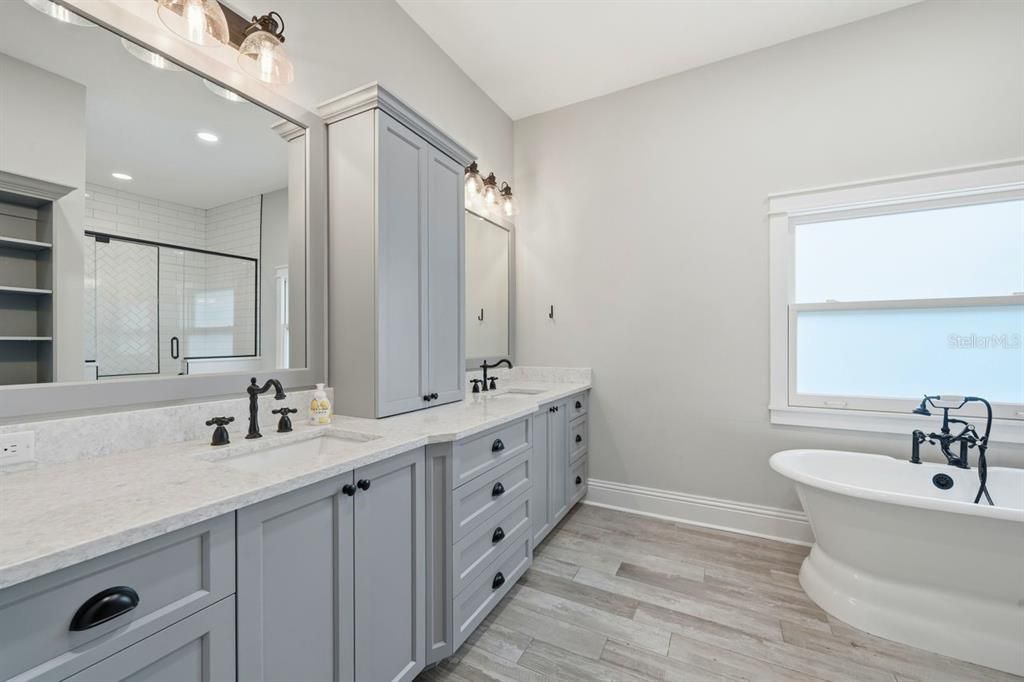 For Sale: $1,425,000 (3 beds, 3 baths, 2856 Square Feet)