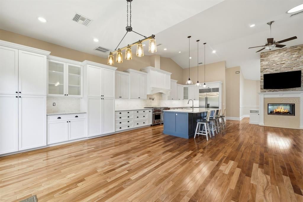 For Sale: $1,425,000 (3 beds, 3 baths, 2856 Square Feet)