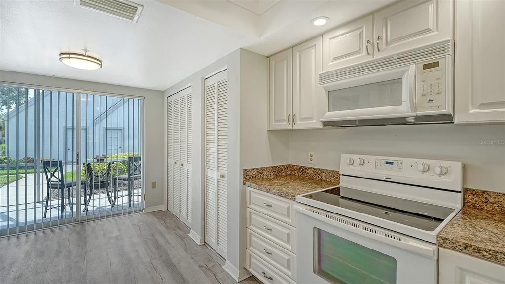 For Sale: $240,000 (2 beds, 2 baths, 1202 Square Feet)