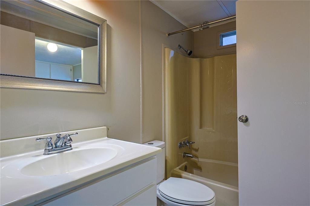 На продажу: $148,000 (2 спален, 2 ванн, 1152 Квадратных фут)