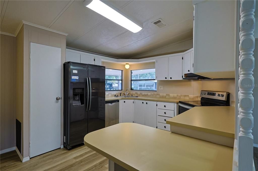 На продажу: $148,000 (2 спален, 2 ванн, 1152 Квадратных фут)