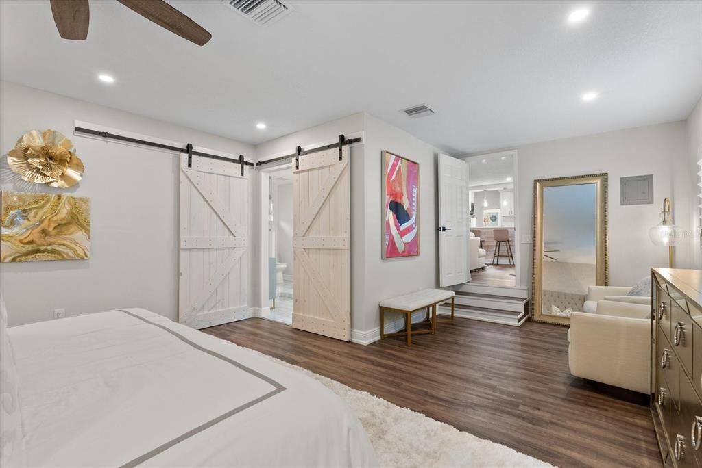 Под контрактом: $725,000 (3 спален, 2 ванн, 1874 Квадратных фут)