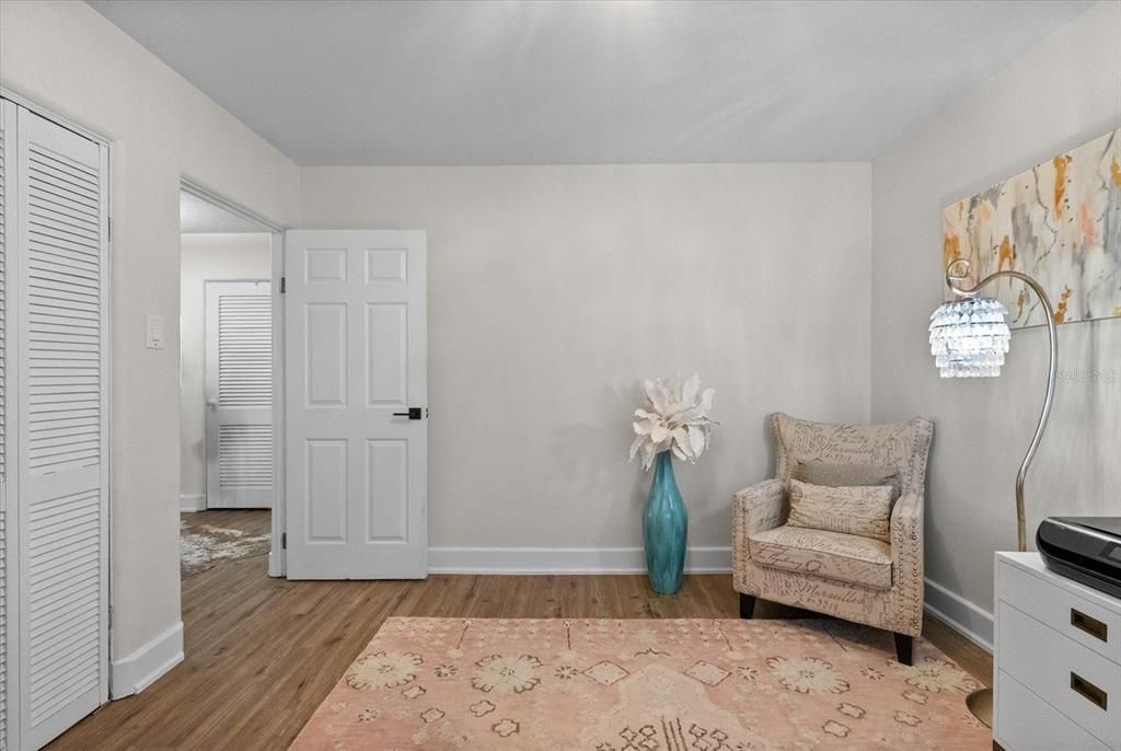 Под контрактом: $725,000 (3 спален, 2 ванн, 1874 Квадратных фут)