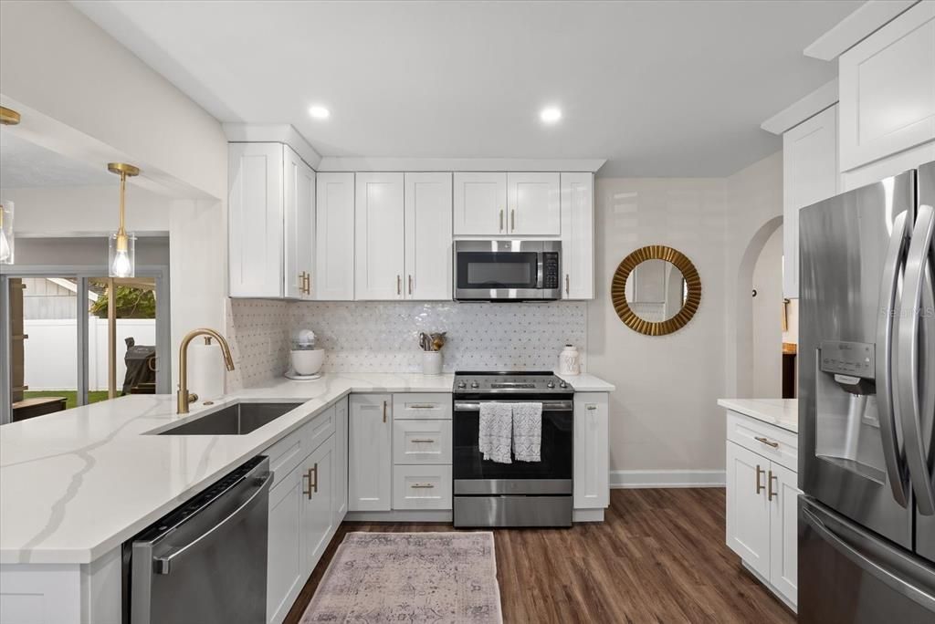 Под контрактом: $725,000 (3 спален, 2 ванн, 1874 Квадратных фут)