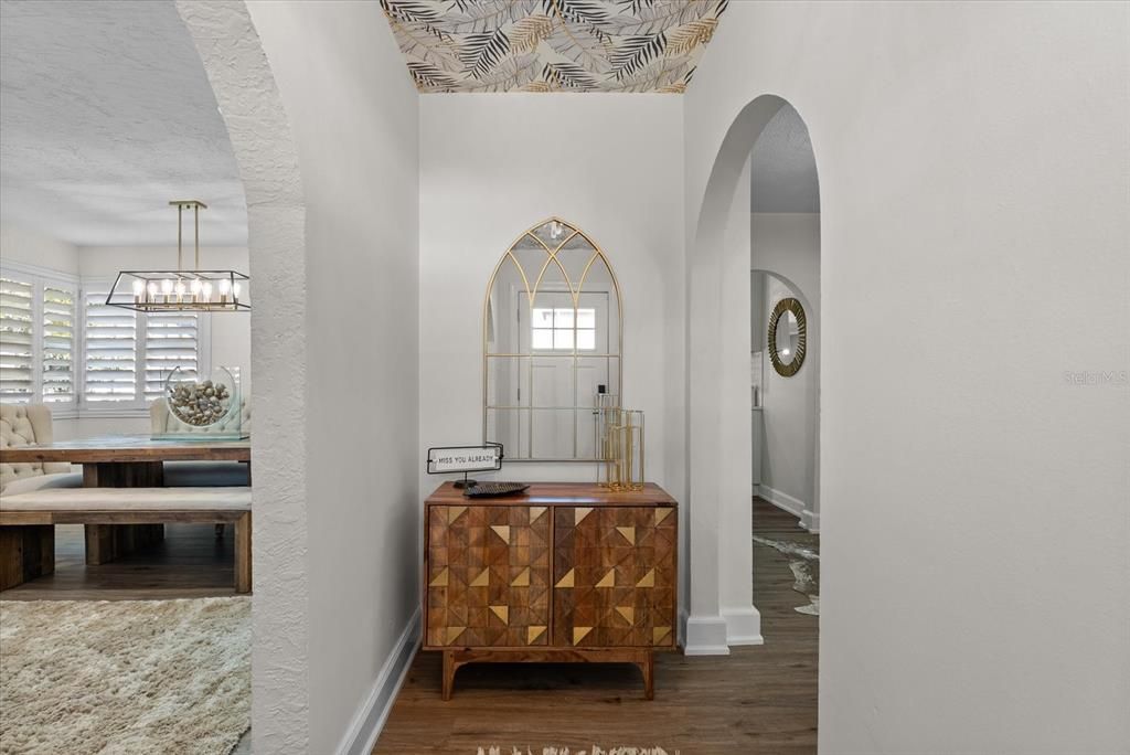 Под контрактом: $725,000 (3 спален, 2 ванн, 1874 Квадратных фут)