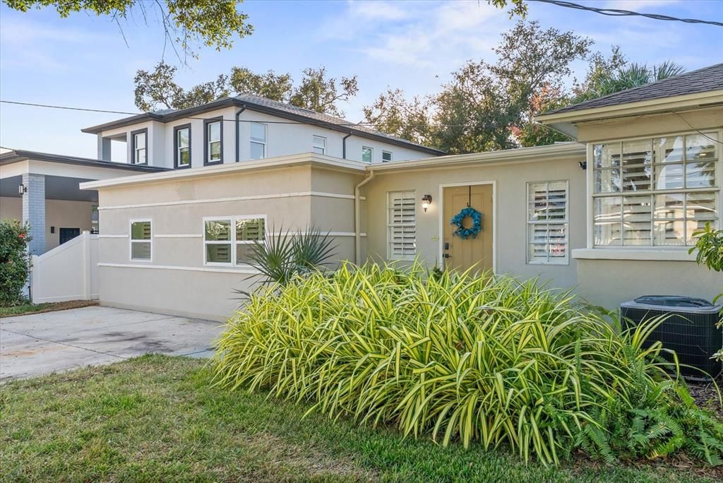 Под контрактом: $725,000 (3 спален, 2 ванн, 1874 Квадратных фут)