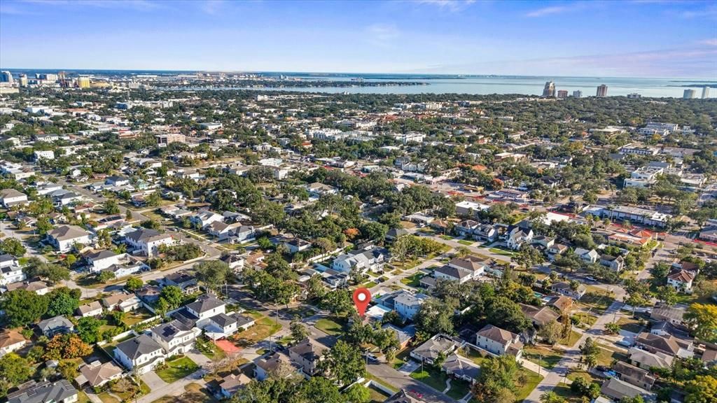 Под контрактом: $725,000 (3 спален, 2 ванн, 1874 Квадратных фут)