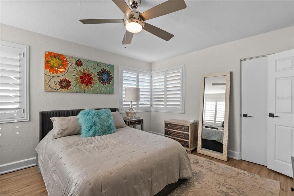 Под контрактом: $725,000 (3 спален, 2 ванн, 1874 Квадратных фут)