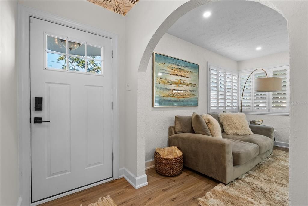 Под контрактом: $725,000 (3 спален, 2 ванн, 1874 Квадратных фут)