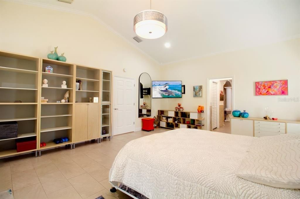 合同活跃: $1,150,000 (4 贝兹, 3 浴室, 3219 平方英尺)