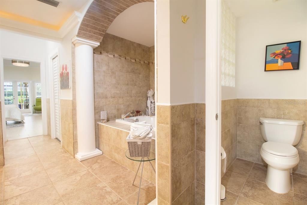 合同活跃: $1,150,000 (4 贝兹, 3 浴室, 3219 平方英尺)