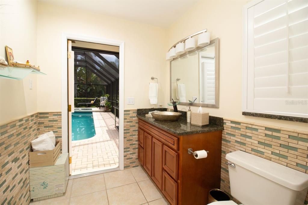 合同活跃: $1,150,000 (4 贝兹, 3 浴室, 3219 平方英尺)