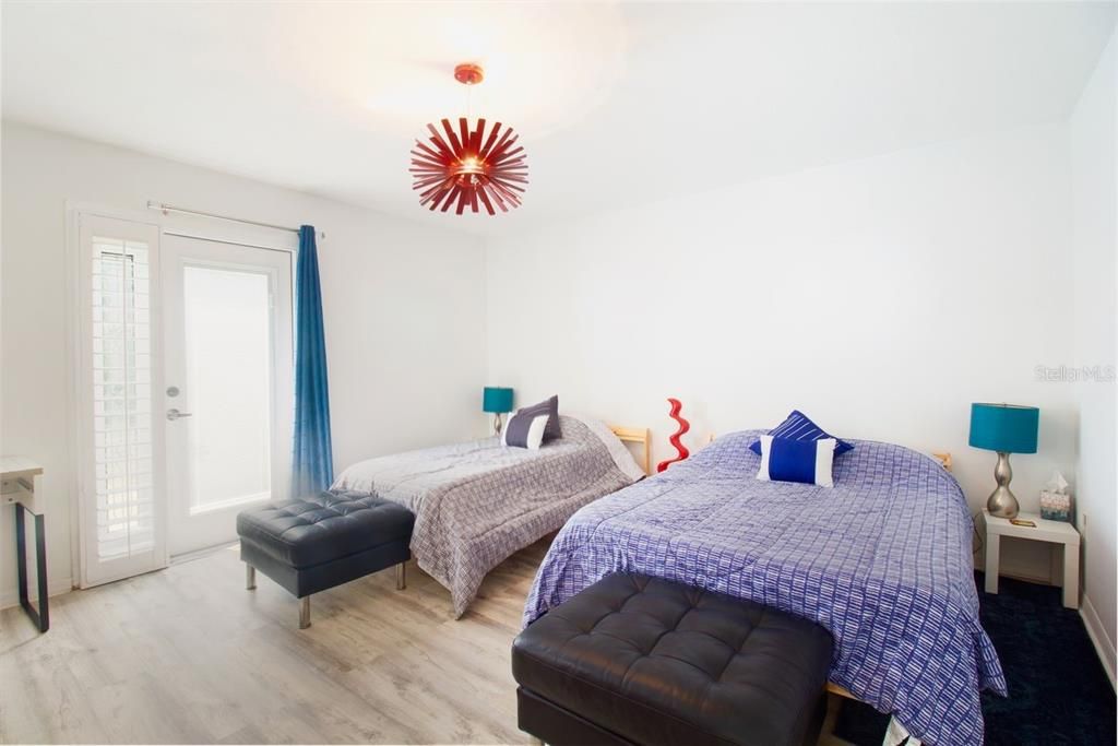 合同活跃: $1,150,000 (4 贝兹, 3 浴室, 3219 平方英尺)