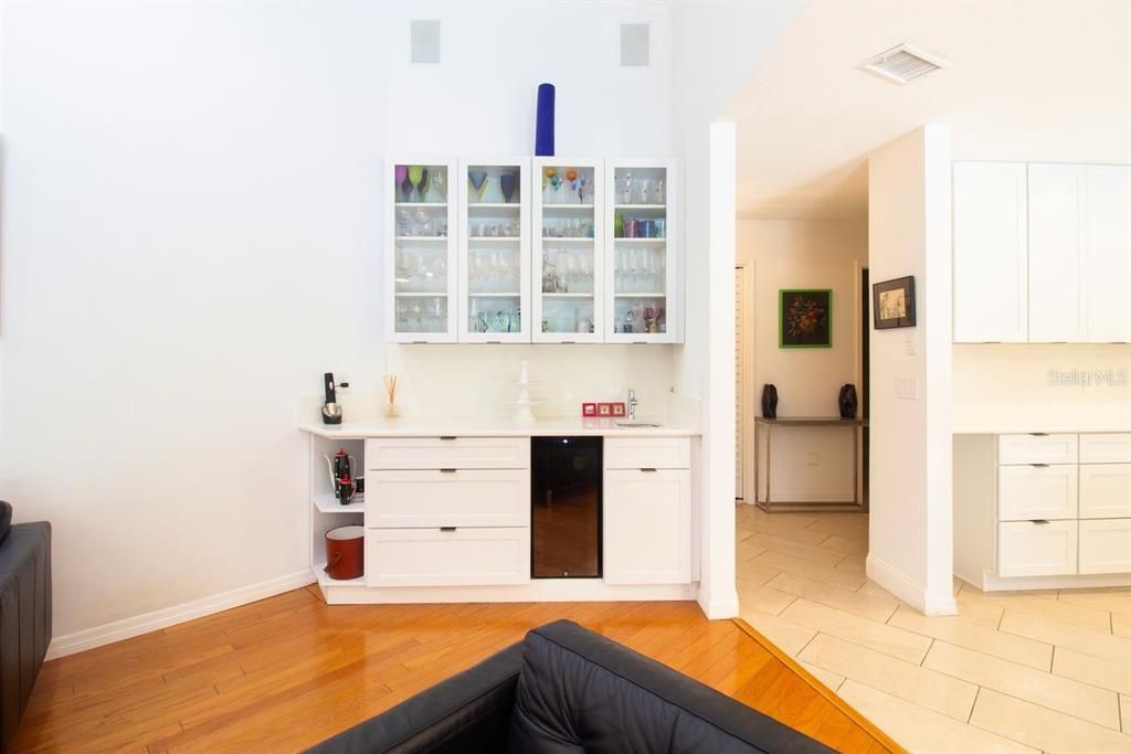 合同活跃: $1,150,000 (4 贝兹, 3 浴室, 3219 平方英尺)