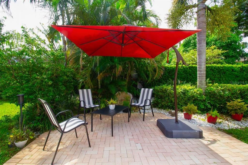 合同活跃: $1,150,000 (4 贝兹, 3 浴室, 3219 平方英尺)