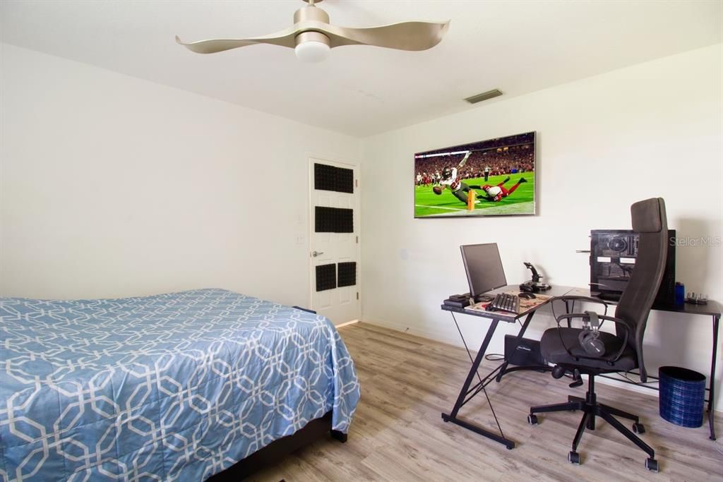 合同活跃: $1,150,000 (4 贝兹, 3 浴室, 3219 平方英尺)