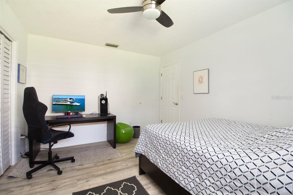 合同活跃: $1,150,000 (4 贝兹, 3 浴室, 3219 平方英尺)