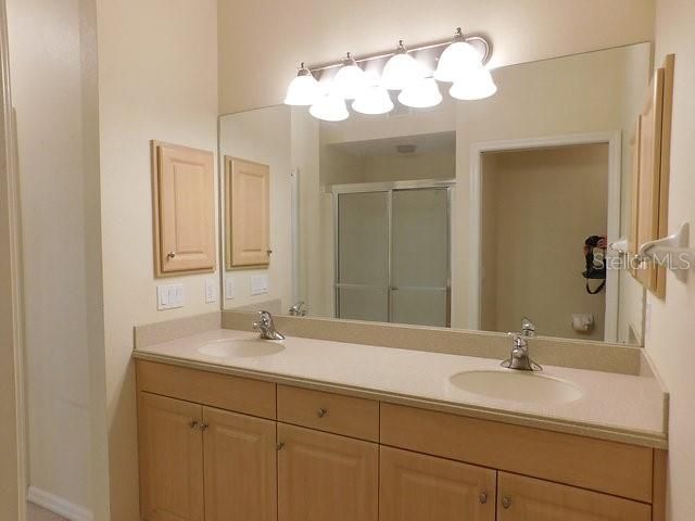 出租: $1,900 (3 贝兹, 2 浴室, 1383 平方英尺)