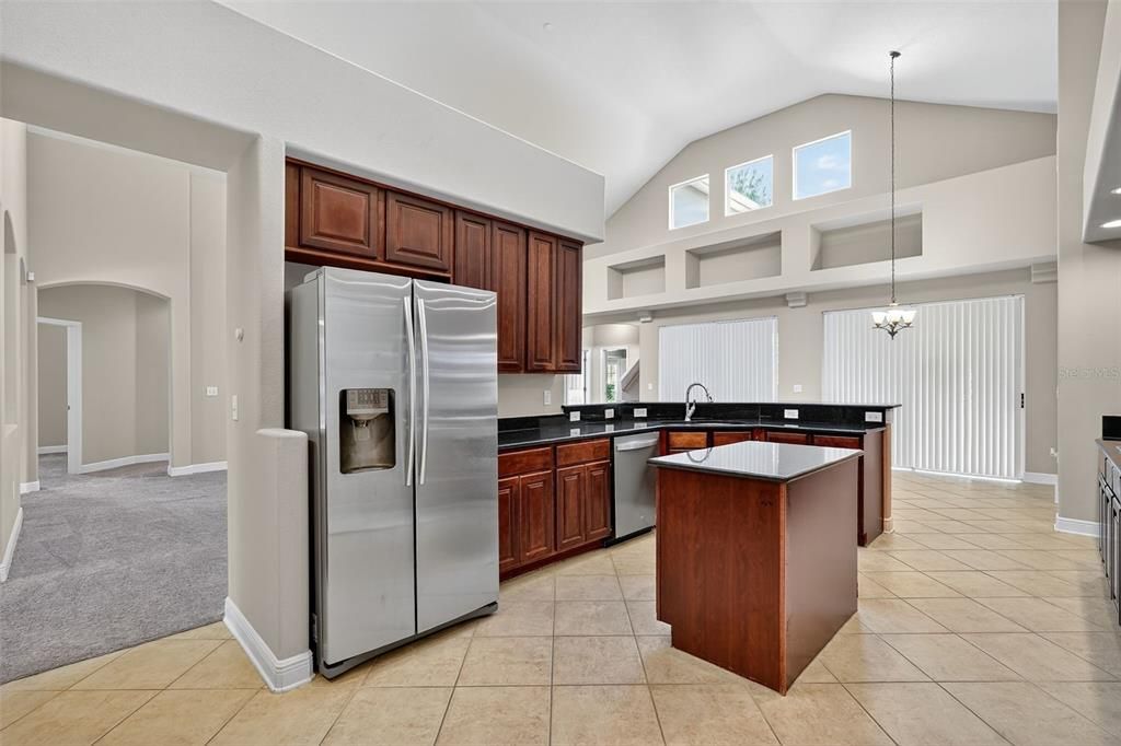 En Venta: $645,000 (5 camas, 3 baños, 3530 Pies cuadrados)