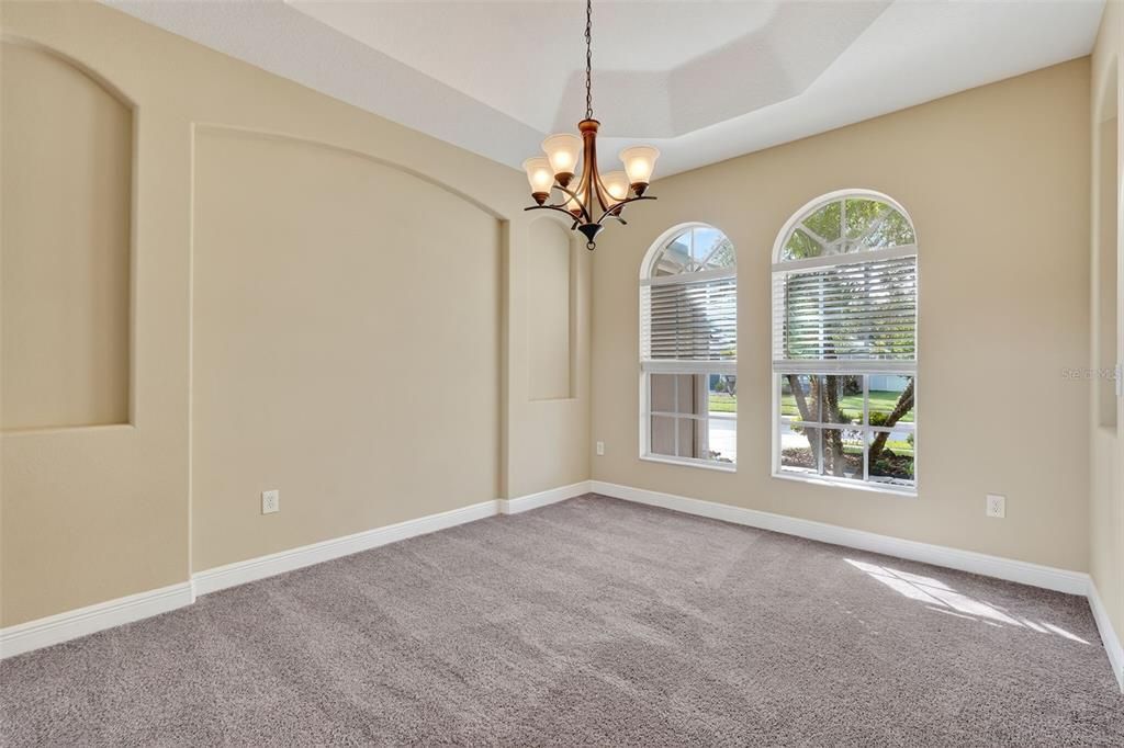 En Venta: $645,000 (5 camas, 3 baños, 3530 Pies cuadrados)