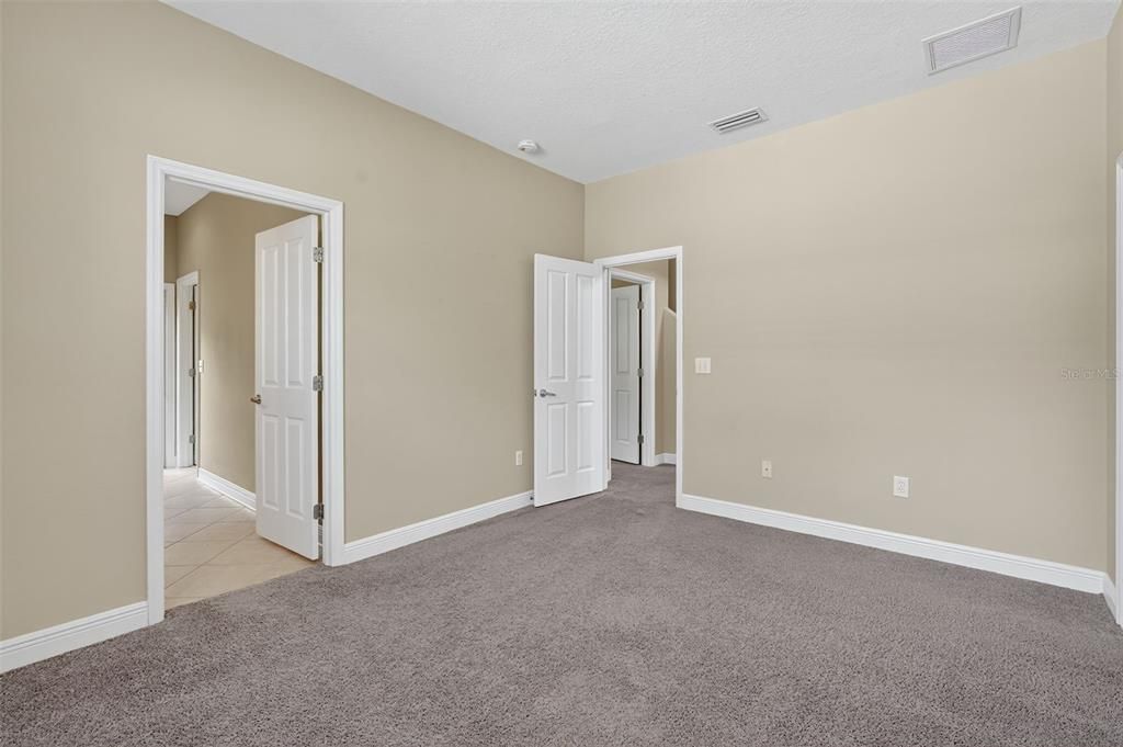 En Venta: $645,000 (5 camas, 3 baños, 3530 Pies cuadrados)