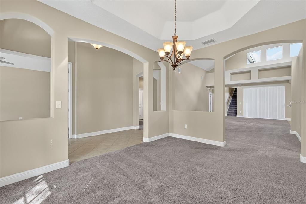 En Venta: $645,000 (5 camas, 3 baños, 3530 Pies cuadrados)