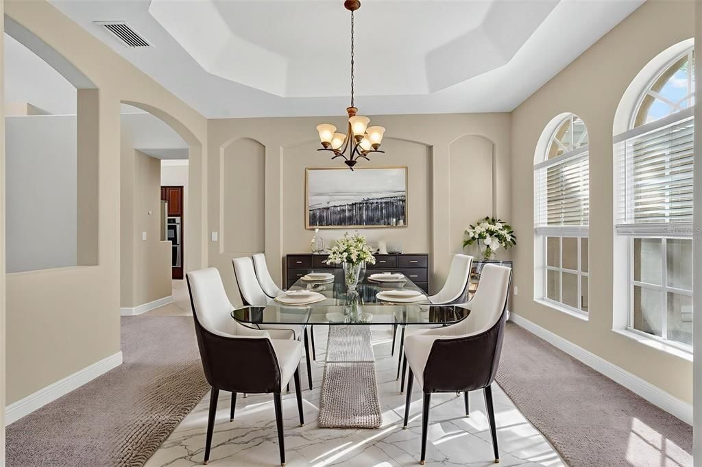 En Venta: $645,000 (5 camas, 3 baños, 3530 Pies cuadrados)