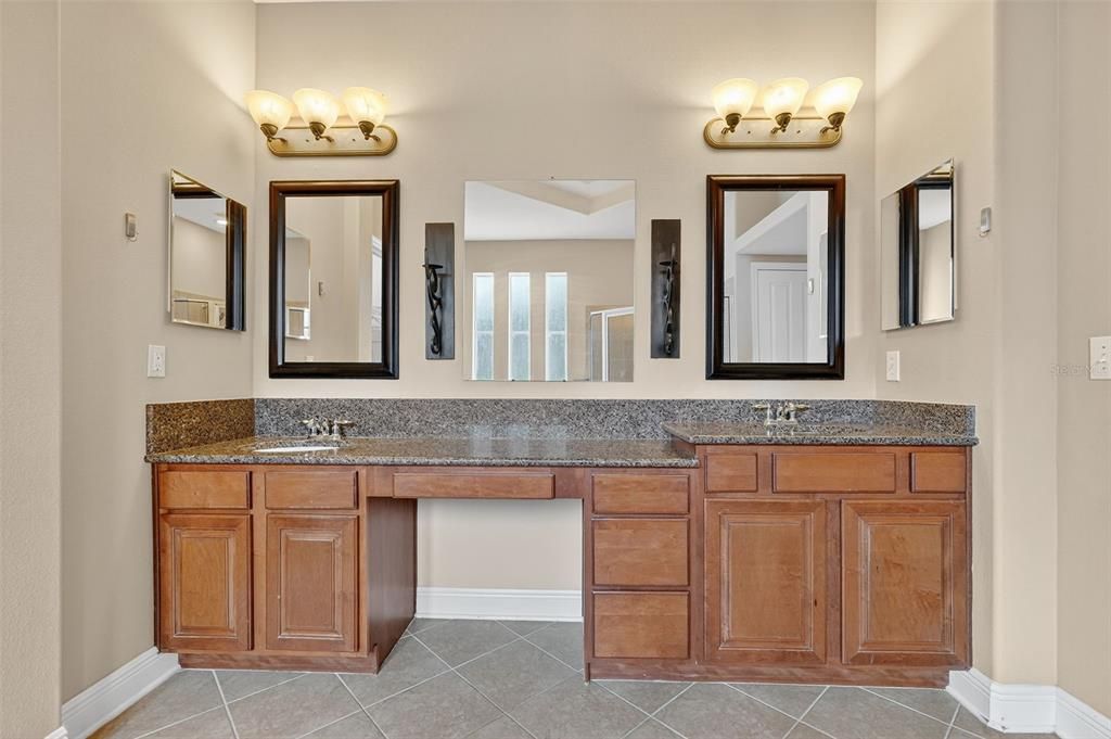 En Venta: $645,000 (5 camas, 3 baños, 3530 Pies cuadrados)