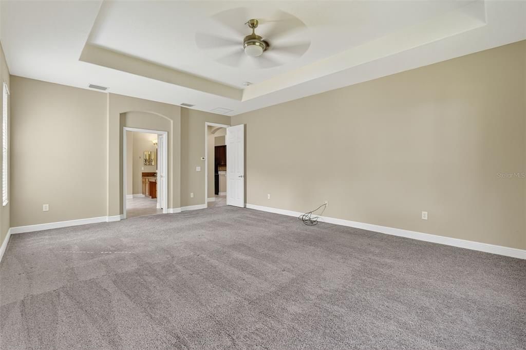 En Venta: $645,000 (5 camas, 3 baños, 3530 Pies cuadrados)