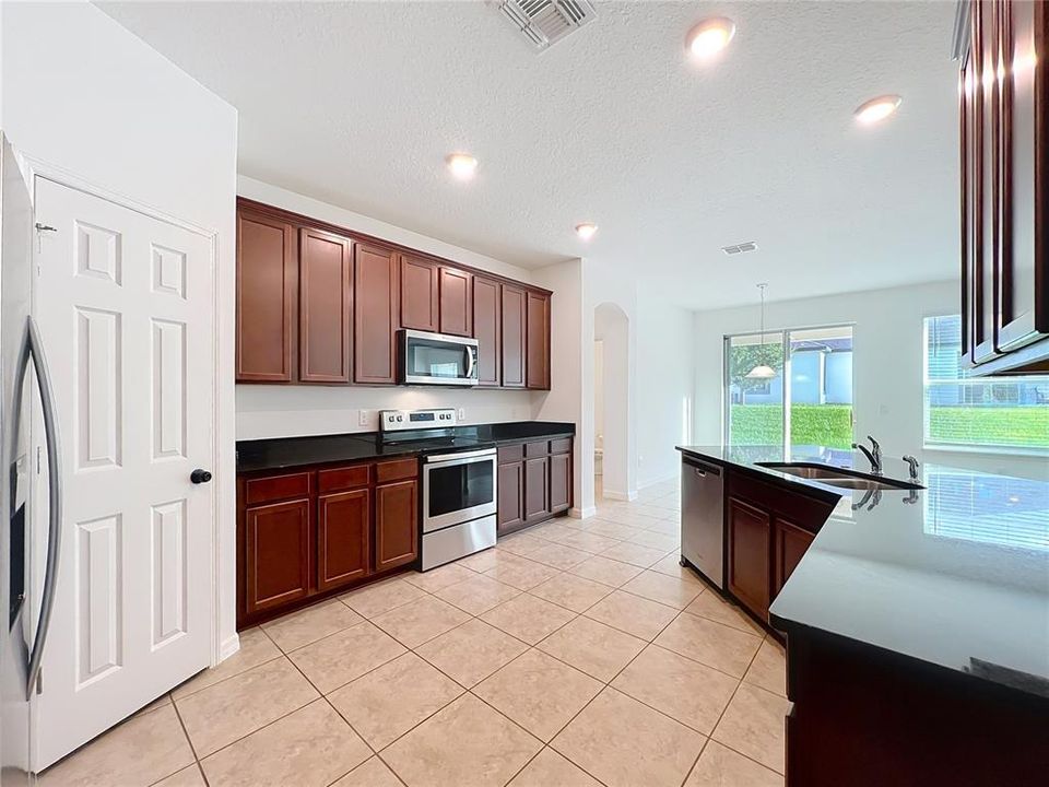 For Sale: $745,000 (7 beds, 4 baths, 4700 Square Feet)