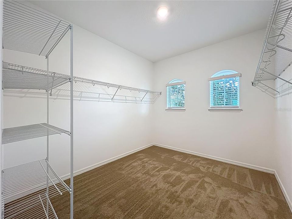 For Sale: $745,000 (7 beds, 4 baths, 4700 Square Feet)