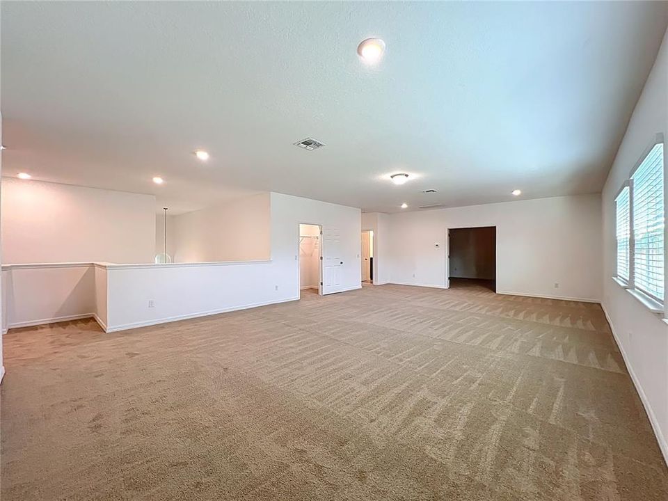 For Sale: $745,000 (7 beds, 4 baths, 4700 Square Feet)