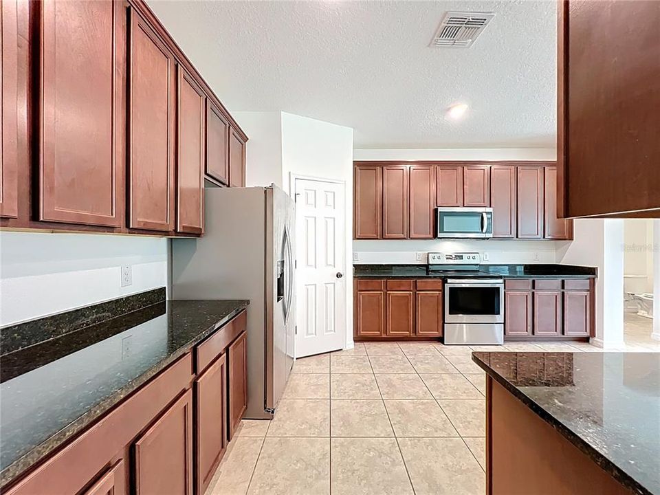 For Sale: $745,000 (7 beds, 4 baths, 4700 Square Feet)