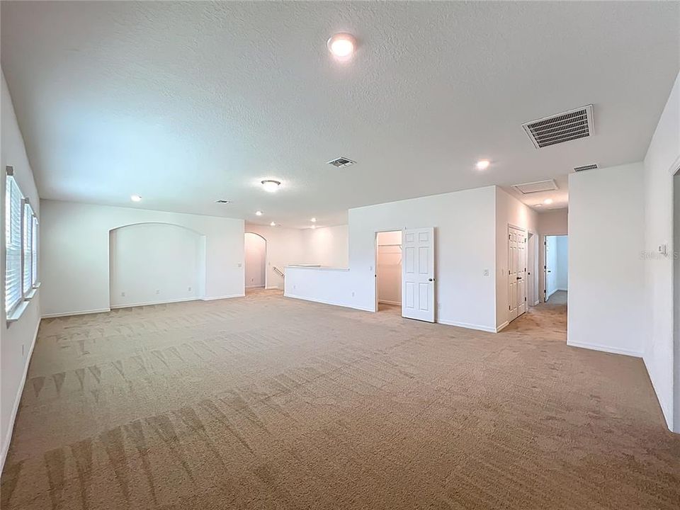 For Sale: $745,000 (7 beds, 4 baths, 4700 Square Feet)